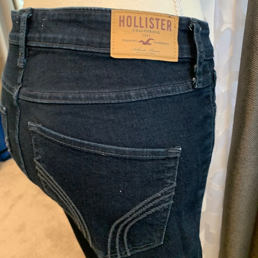 EUC Hollister Dark Wash Skinny Jeans